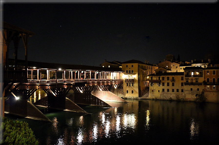 foto Bassano del Grappa di notte